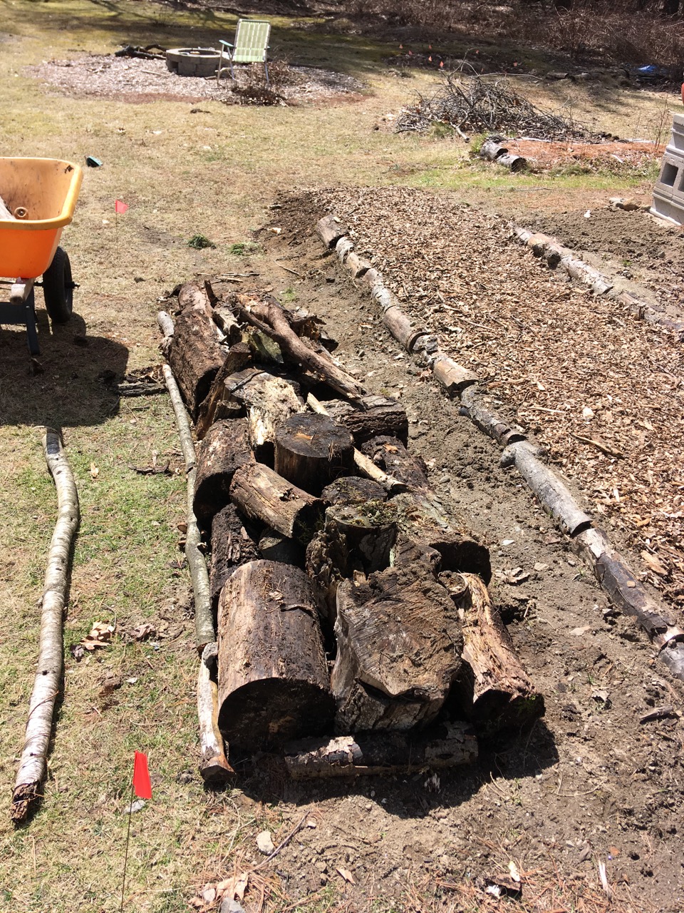 Logs layer hugelkultur